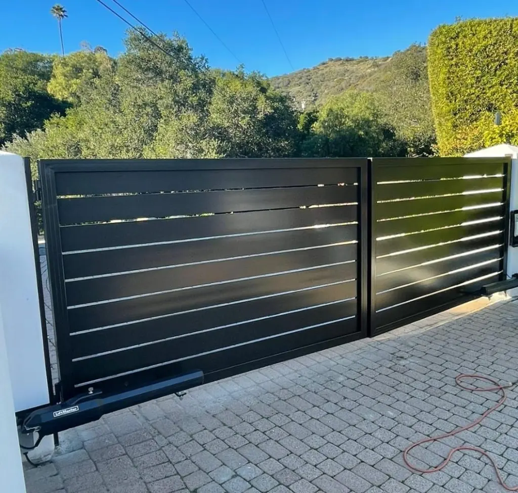 Modern driveway gate