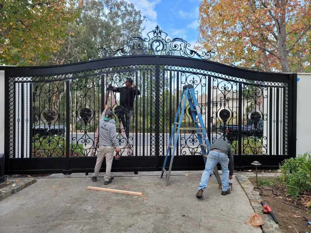 Gate repair crew